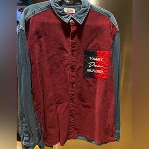 TOMMY HILFIGER BUTTON DOWN LONG SLEEVE SHIRT